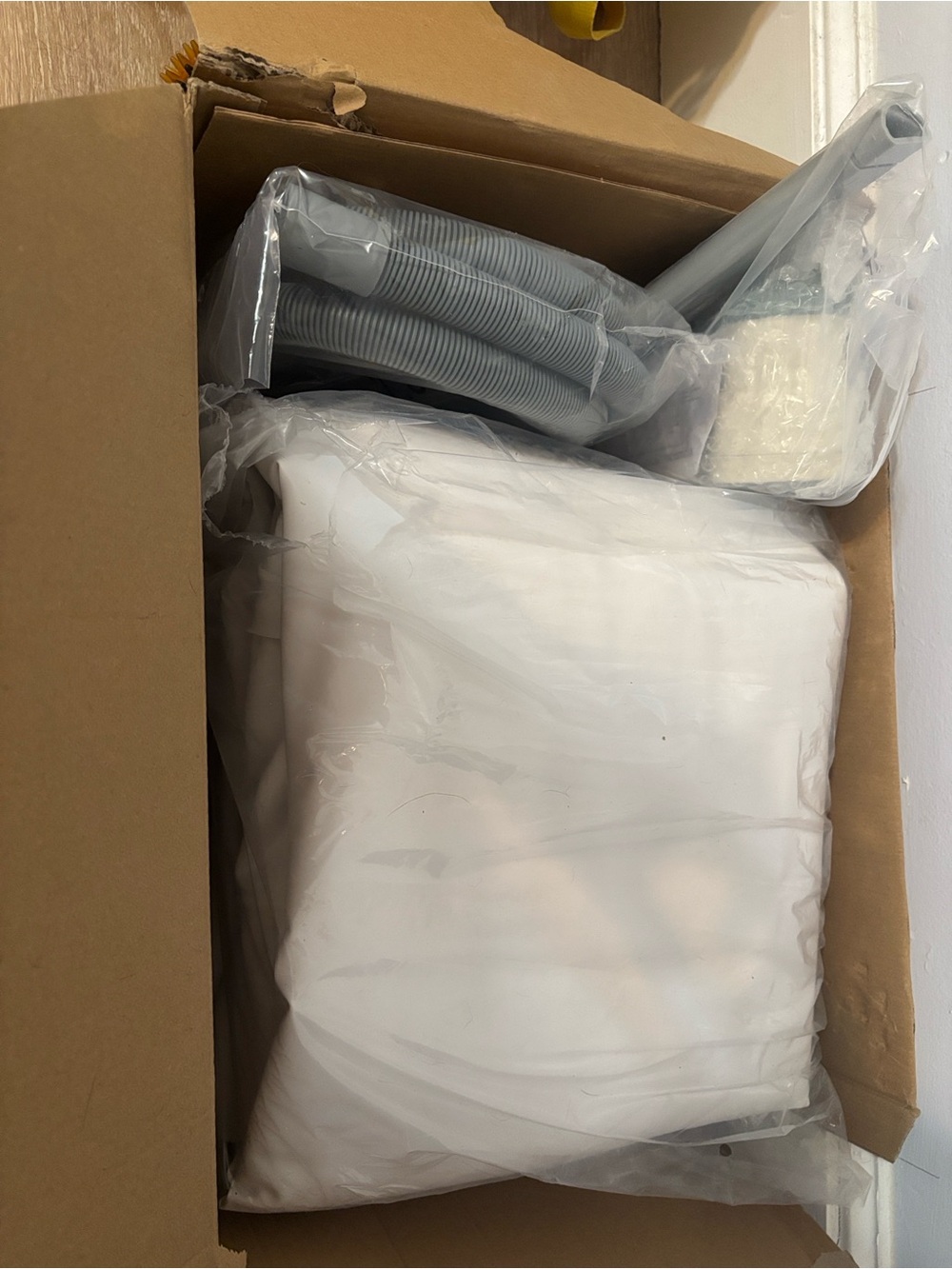 Portable bath tub with water heating pump